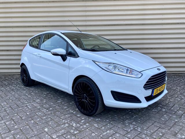 Ford FIESTA 1.0 Style | 17 inch LMV, Navi, Airco |