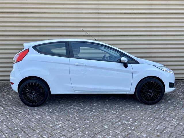 Ford FIESTA 1.0 Style | 17 inch LMV, Navi, Airco |