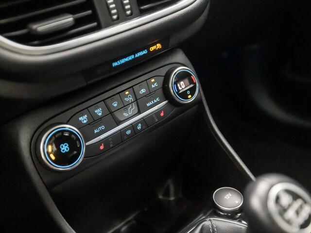Ford FIESTA 1.0 EcoBoost Titanium Sport (APPLE CARPLAY, GROOT NAVI, STUUR/STOELVERWARMING, CAMERA, SPORTSTOELEN, LANE ASSIST, CRUISE, DAB+, NIEUWSTAAT)
