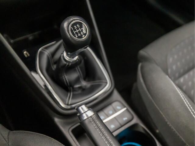 Ford FIESTA 1.0 EcoBoost Titanium Sport (APPLE CARPLAY, GROOT NAVI, STUUR/STOELVERWARMING, CAMERA, SPORTSTOELEN, LANE ASSIST, CRUISE, DAB+, NIEUWSTAAT)