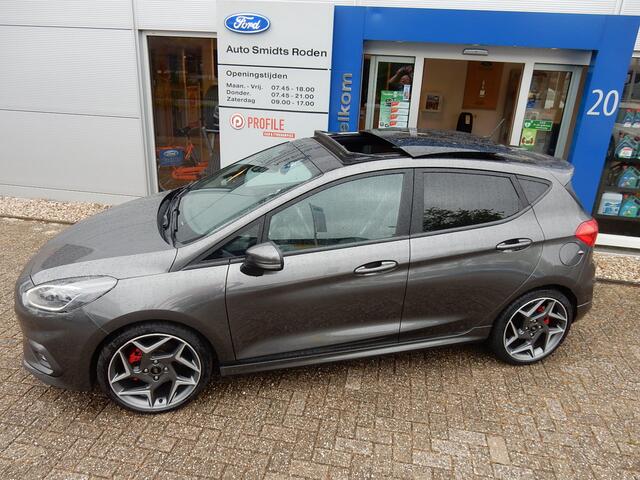 Ford FIESTA 1.5 200PK EcoBoost ST-3 | Panorama | Winter Pack | Full LED | 18-inch | B&O | Camera | Recaro |