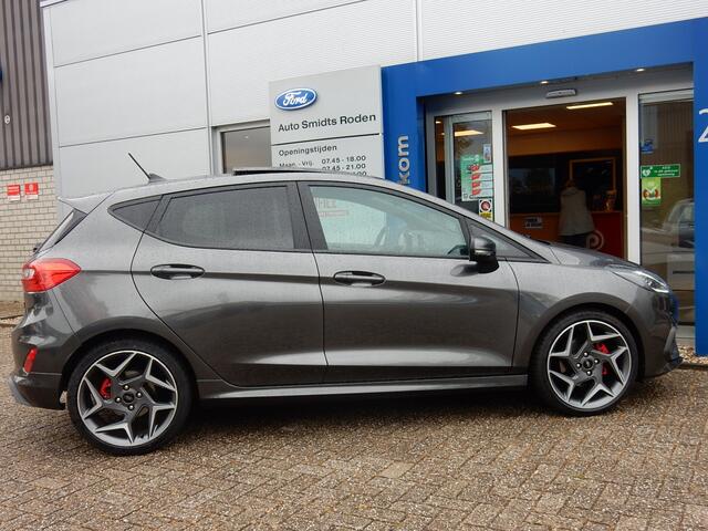 Ford FIESTA 1.5 200PK EcoBoost ST-3 | Panorama | Winter Pack | Full LED | 18-inch | B&O | Camera | Recaro |