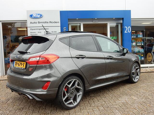 Ford FIESTA 1.5 200PK EcoBoost ST-3 | Panorama | Winter Pack | Full LED | 18-inch | B&O | Camera | Recaro |