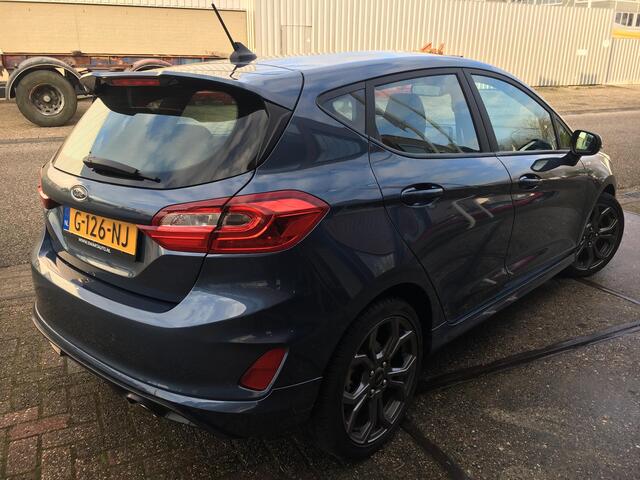 Ford FIESTA 1.0 EcoBoost ST-Line Climate Controle | Cruise Controle | Navigatie | Parkeer sensoren achter | Radio/DAB en Car Apple play | 17 Inch Velgen met all-season banden | ST Achter Spoiler | Voorruit verwarming | NAP | Nederlandse auto |