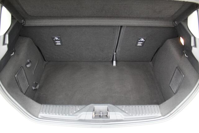 Ford FIESTA 1.0-125pk EcoBoost Mild-Hybrid Titanium. Uniek mooie en luxe Fiesta, slechts 39.000km ! Autm. airco, navigatie, telefoonvoorb., pdc v+a, B&O soundsyst., LM wielen, trekhaak, LED verlichting, adapt. cruise cntrl, side- en lane assist, metallic lak etc.