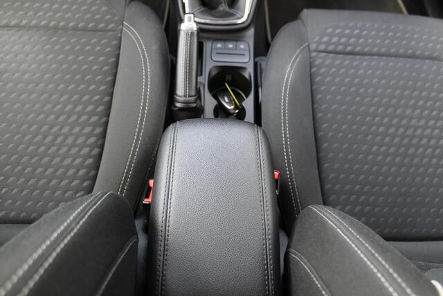 Ford FIESTA 1.0-100pk EcoBoost Titanium 5drs. Uiterst nette, luxe en zuinige Ford Fiesta. Voalautm. airco, Cruise control, Navigatie, LM wielen, Metallic lak, Parkeersensoren achter, Telefoonvoorb., Lane assist etc.