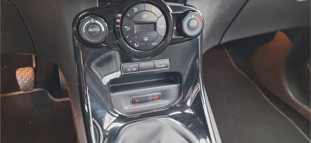 Ford FIESTA Titanium LEREN BEKLEDING - 140 PK