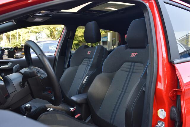 Ford FIESTA 1.5 EcoBoost ST-3 Schuifdak | Recaro-Seats | Stoelverwarming | 12 mnd BOVAG garantie | Whatsapp 06-53188999