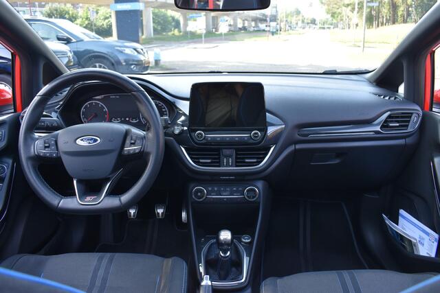 Ford FIESTA 1.5 EcoBoost ST-3 Schuifdak | Recaro-Seats | Stoelverwarming | 12 mnd BOVAG garantie | Whatsapp 06-53188999