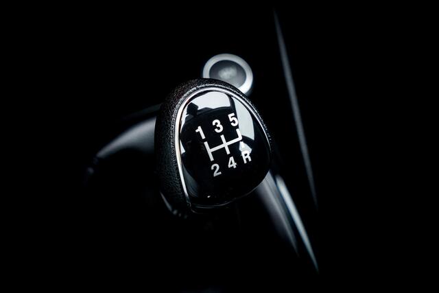 Ford FIESTA 1.1 86 PK Trend | 5 DRS | Airco | Bluetooth | | Radio MP 3 Speler | Cr Control | 2 e eign |