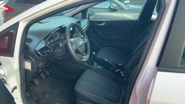 Ford FIESTA 1.1 Trend NWE D-RIEM / CARPLAY / VOORRUITVERW / NAVI / AIRCO / PDC / DAB+ / NL-AUTO