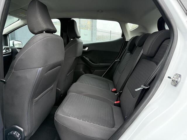 Ford FIESTA 1.0 EcoBoost Hybrid ST-Line X Navi,125pk,6 Bak,Carplay,Camera,Stoelverw,Stuurverw,Clima,Cruise,Pdc V+A,Lm velgen,N.A.P,Apk tot 04-2027