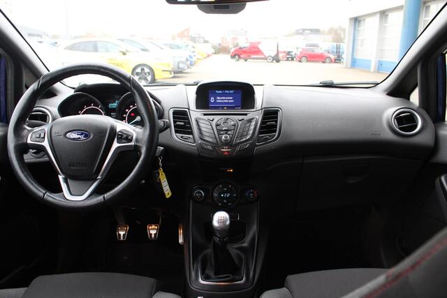 Ford FIESTA 1.0 EcoBoost ST Line | Trekhaak | Dealeronderhouden | Climate Control | Camera | Cruise Control | Navigatie | Lichtmetalen Velgen | Spoiler |