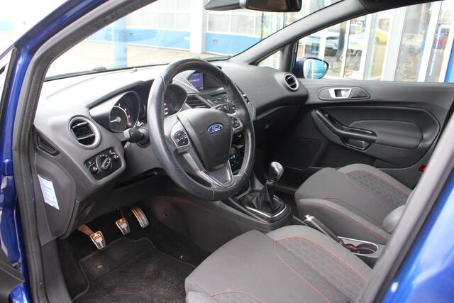 Ford FIESTA 1.0 EcoBoost ST Line | Trekhaak | Dealeronderhouden | Climate Control | Camera | Cruise Control | Navigatie | Lichtmetalen Velgen | Spoiler |
