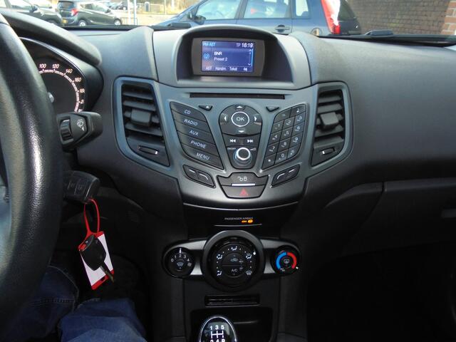 Ford FIESTA 1.0 Style Airco, Parkeersensoren achter, Handsfree Systeem, Boordcomputer, Audiosysteem