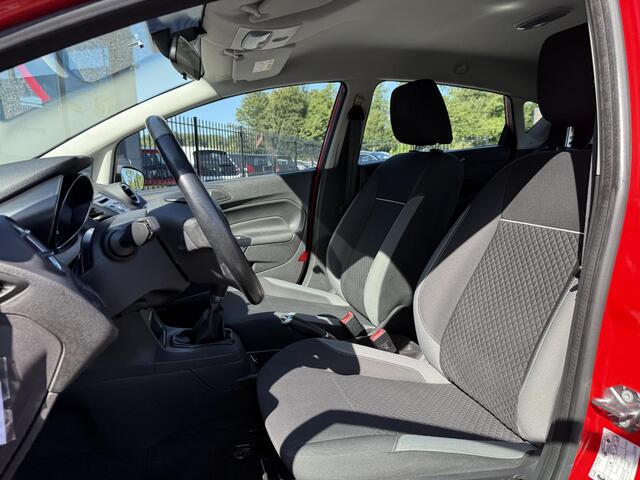 Ford FIESTA 1.0 EcoBoost Titanium 1e Eigenaar,Trekhaak,Airco,Weinig km,Distributie recent vervangen,5 Deurs,Nieuwe Apk bij Aflevering