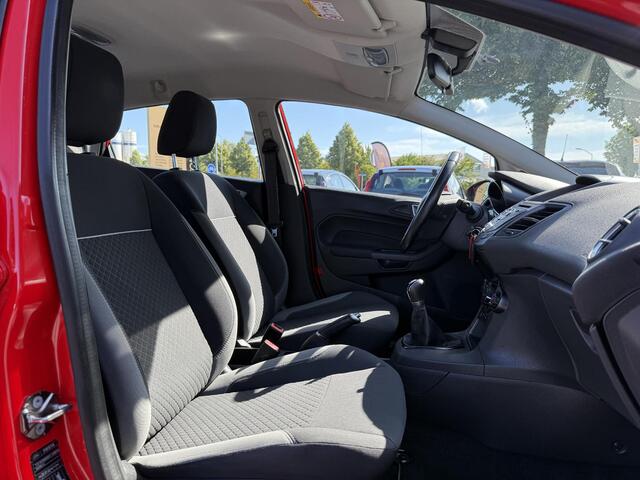 Ford FIESTA 1.0 EcoBoost Titanium 1e Eigenaar,Trekhaak,Airco,Weinig km,Distributie recent vervangen,5 Deurs,Nieuwe Apk bij Aflevering