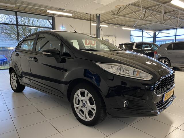 Ford FIESTA 1.0 Style Ultimate Airco /Navigatie / 5 DRS /lichtmetalen velgen