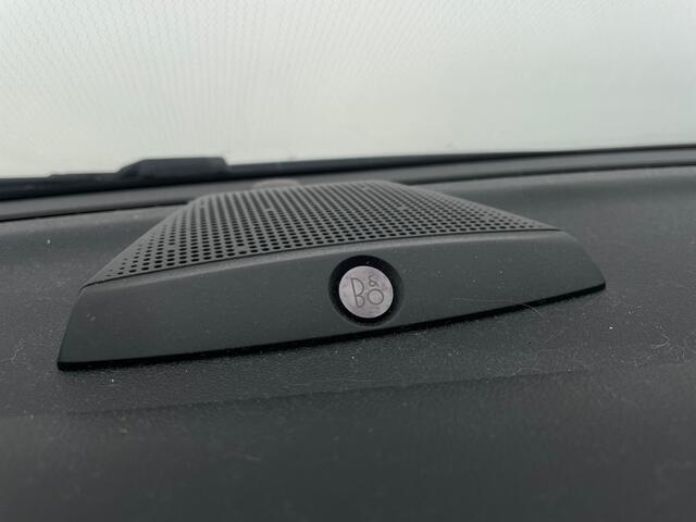 Ford FIESTA EcoBoost Titanium | Trekhaak | Adapt. Cruise | Verwarmde Voorruit | Camera | 4 seiz. banden | B&O Audio |