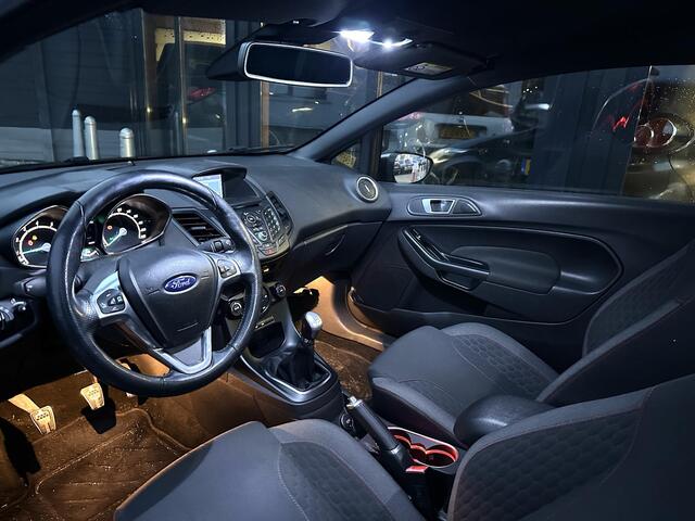 Ford FIESTA 1.0 EcoBoost ST Line 125PK | Nette Staat | NL AUTO | Sportstoelen | Led | Vooruitverwarming | Climate Control | Cruise Control | Grote Spoiler | Parkeersensoren | NAP | 2 Sleutels |