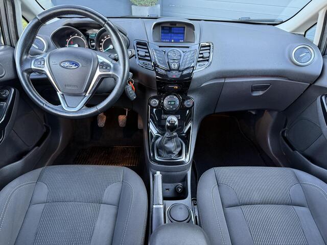 Ford FIESTA 1.0 EcoBoost Titanium Navi,Trekhaak,Clima,Cruise,Pdc,5 Deurs,Lm velgen,D-riem recent vv,Nieuwe Apk bij Aflevering