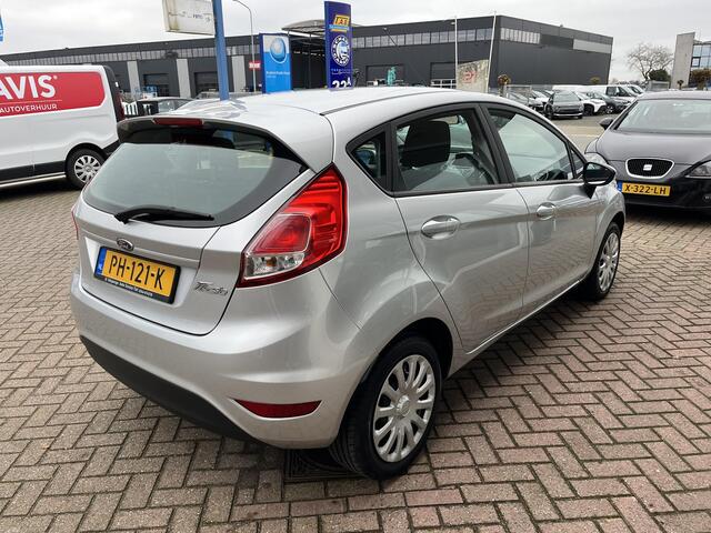 Ford FIESTA 1.0 Style Essential Zeer nette Nederlandse auto, incl. boekjes! Navigatie, Start/Stop systeem, airconditioning, centrale deurvergrendeling met afst.bediening, elektrische ramen
