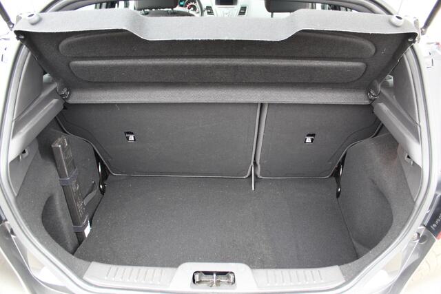 Ford FIESTA 1.0-100pk EcoBoost ST-Line. Erg goed onderhouden Ford Fiesta, van 1e eig. Uitgebreide fotoreportage volgt na poetsen. Airco, LM wielen, voorraamverw., metallic lak, navigatie, telefoonvoorb., cruise control etc.