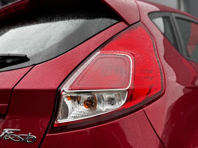 Ford FIESTA 1.0 Style Ultimate - Navigatie - Lichtmetalen velgen - Trekhaak - Cruise Control