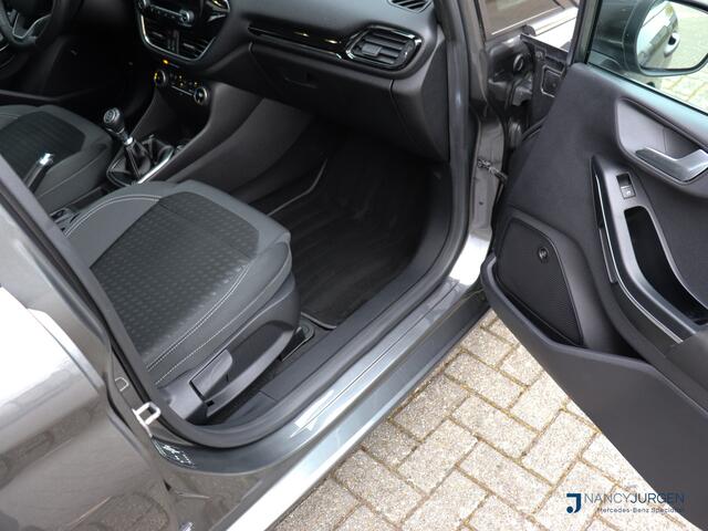 Ford FIESTA 1.0 EcoBoost Titanium | Pano | Adaptive Cruise | Camera | Sensoren Voor + Achter | Bang & Olufsen | Navi |