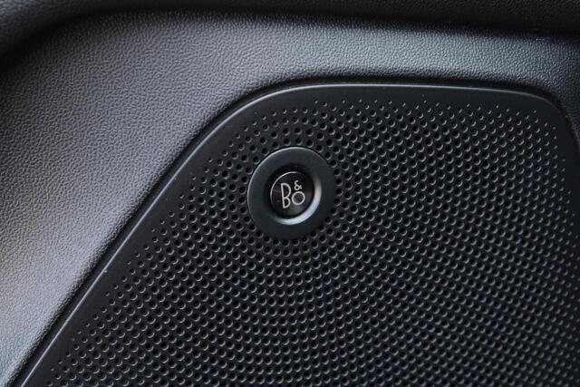 Ford FIESTA 1.0 ST-Line X Carplay, LED, Achteruitrijcamera, ACC, NAVI, Stoel/Stuurverwarming, Parkeerassistent, Parksens. V en A, 17" LMV