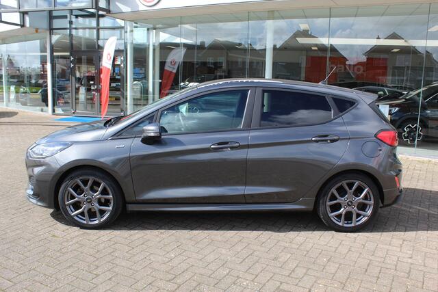 Ford FIESTA 1.0-125pk EcoBoost Mild-Hybrid ST-Line. Luxe, sportieve en goed onderhouden Fiesta ! Autm. airco, Cruise control, Lane assist, 17" Lmv, Parkeersensoren Achter, Metallic lak, Navigatie by Apple/Android, LED verlichting etc.