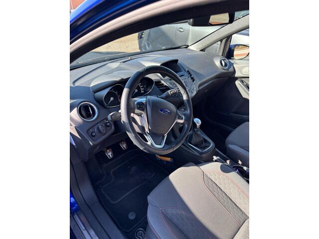 Ford FIESTA 1.0 EcoBoost ST Line 100pk Achterspoiler | Trekhaak | Cruise control | Voorruit verwarming | Climate control