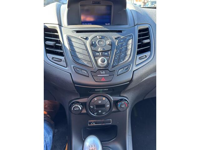 Ford FIESTA 1.0 EcoBoost ST Line 100pk Achterspoiler | Trekhaak | Cruise control | Voorruit verwarming | Climate control