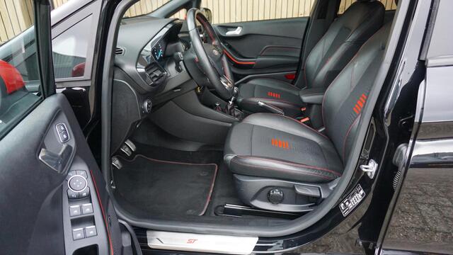 Ford FIESTA 1.0 EcoBoost 146Pk/235Nm ST-Line Black&Red B&O 17inch LM Verlaagd Navi DAB Stoel&Stuurverwarming LED *NL auto*