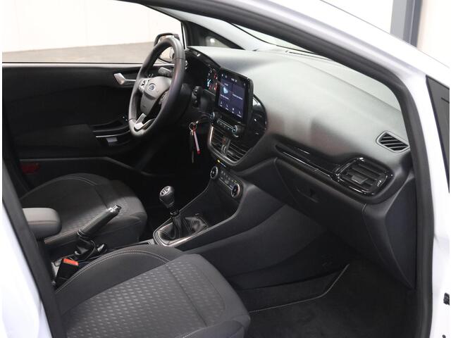 Ford FIESTA 95PK Titanium | 1ste eigenaar | Parkeersensoren | Armsteun | AppleCarPlay/AndroidAuto | LMV | Climate Control | 5 deurs | DAB Radio | Isofix |