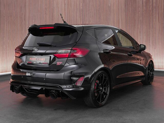 Ford FIESTA ST-3 1.5 200pk PERFORMANCE PACK |Milltek dual outlet|Maxton|Sparco 18"|Revo intake|EBC remmerij|Cobra suspensions|launch control|sper diff|B&O|Apple Carplay|parkeercamera|winterpack|