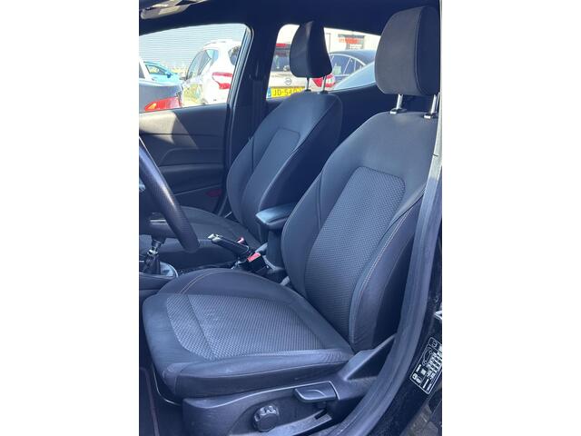Ford FIESTA 1.0 EcoBoost ST-Line 101PK | NL AUTO | Navigatie | Parkeersensoren | Climate Control | Cruise Control | 18 Inch | Voorruitverwarming | 2 Sleutels |