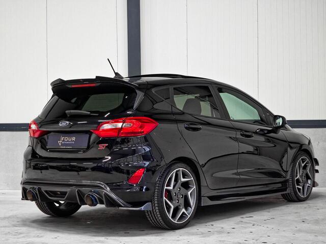 Ford FIESTA 1.5 EcoBoost ST-3 | Panoramadak | Milltek | Maxton | 1e Eigenaar | B&O | LED |