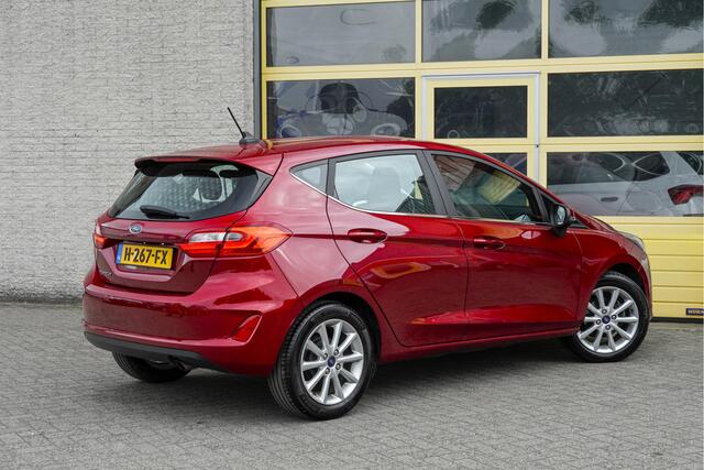 Ford FIESTA 1.0 EcoBoost 5drs Titanium BJ2020 Lmv 16" | Led V+A | Pdc | Verwarmde voorruit | Navi | Cruise control | Climate control | Sportstoelen | Verwarmd stuur | Verwarmde voorstoelen | Getint glas