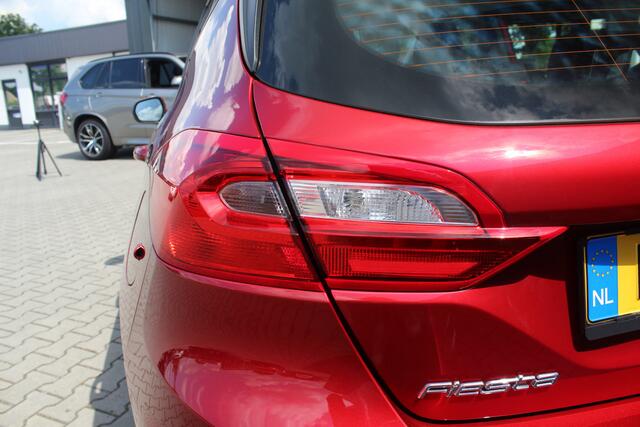 Ford FIESTA 1.0 EcoBoost Titanium | Incl. 12 maanden garantie | Parkeersensoren | Bluetooth | Cruise control | Climate control | Lane assist | Airco | Lichtmetalen velgen