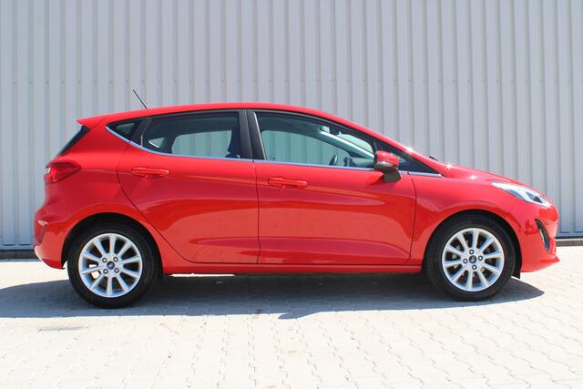 Ford FIESTA 1.0 EcoBoost Titanium | Incl. 12 maanden garantie | Cruise control | Climate control | Parkeersensoren v+a | Achteruitrijcamera | Stuur / Stoelverwarming | 100% onderhouden | Regensensor | Ford Sync | mistlampen voor | Voorruitverwarming |
