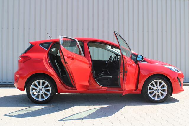Ford FIESTA 1.0 EcoBoost Titanium | Incl. 12 maanden garantie | Cruise control | Climate control | Parkeersensoren v+a | Achteruitrijcamera | Stuur / Stoelverwarming | 100% onderhouden | Regensensor | Ford Sync | mistlampen voor | Voorruitverwarming |
