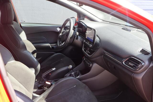 Ford FIESTA 1.5 EcoBoost ST-3 | NL Auto | Achteruitrijcamera | elektrische ramen | stoelverwarming voorin | airco |