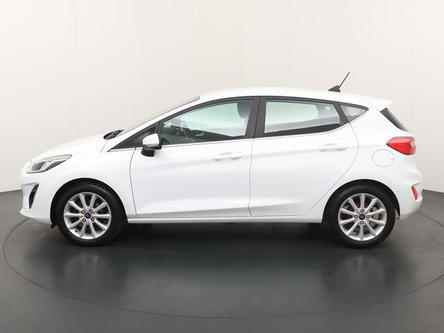 Ford FIESTA EcoBoost 100pk Titanium | Verwarmde voorruit | Camera | Navi | Cruise | All Season | Apple Carplay | Parkeersensoren |