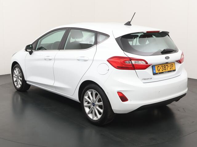 Ford FIESTA EcoBoost 100pk Titanium | Verwarmde voorruit | Camera | Navi | Cruise | All Season | Apple Carplay | Parkeersensoren |
