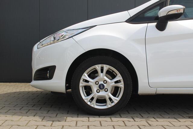 Ford FIESTA 1.0 Style Ultimate | Incl. 12 maanden garantie | Dealer onderhouden | Cruise control | Parkeersensoren | Airco | Verwamde voorruit | Bluetooth | Navigatie
