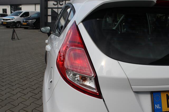 Ford FIESTA 1.0 Style Ultimate | Incl. 12 maanden garantie | Dealer onderhouden | Cruise control | Parkeersensoren | Airco | Verwamde voorruit | Bluetooth | Navigatie