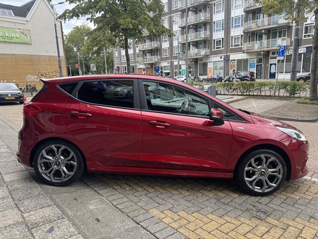 Ford FIESTA 1.0 EcoBoost ST-Line NAP | Apple Carplay | Navigatie | Climate Control | Cruise Control | Cruise Control | Parkeersensoren | Stuurverwarming + Stoelverwarming | Lane Assist | LED dagrijverlichting + LED achterlic