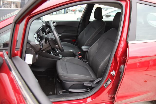 Ford FIESTA 1.0 EcoB Titanium BLIS, B&O, Carplay, Clima, Camera, PDC, 1e eig, NL auto Zomeractie!!!