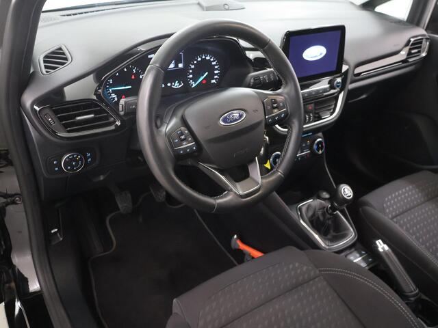 Ford FIESTA 1.0 EcoBoost Titanium 95pk | Winterpakket | Navigatie | Trekhaak | Parkeersensoren voor en achter |